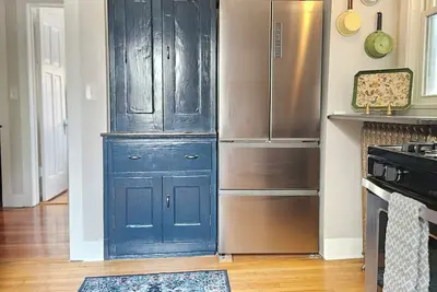 Image de Stylish 2nd Floor Flat w/ Parking