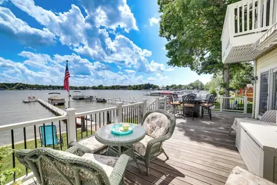 Image de Waterfront ‘Clarklake Escape’ - Deck, Dock & Views