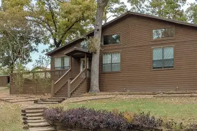 Image de Sprawling 3-bedroom house in delightful Scroggins with WiFi, Ac and lakeview
