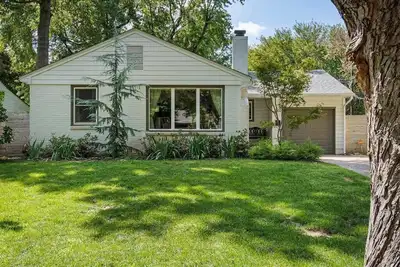 Image de Boho Chic Close to Downtown and Gathering Place