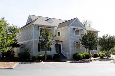 Image de Lovely 2 Br townhome near historic Williamsburg All amenities! Great for family!
