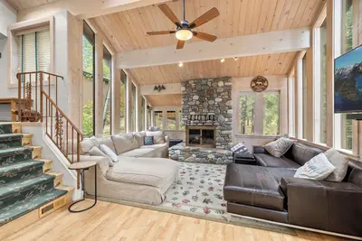Image de Inviting Cabin w/ A/C at Northstar | Spacious Kitchen | Close to Golf and Mtn Biking | Sleeps 6
