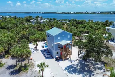 Image de New pool home on Lemon Bay Lane!