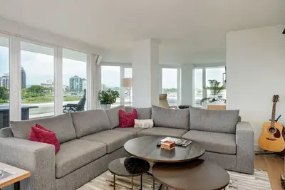 Image de Inner Harbour Seascape - Views Views Views!