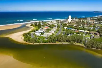 Image de Family and pet friendly home close to beach, lake, shops and town centre.