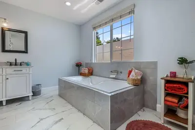 Image de LaLoma Delight. Travel Retreat!