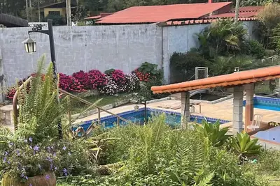Image de Farm with Jacuzzi and 2 swimming pools 40 minutes from Sp