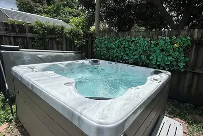 Image de Charming 3-bedroom apartment in beautiful Hollywood with Hot Tub