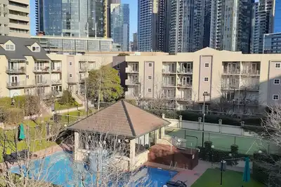 Image de Melbourne Arts Precinct:lush gardens\/ideal famil