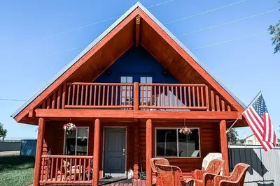 Image de Stay at this super, cozy, country cabin in Caldwell, Idaho off of I84.