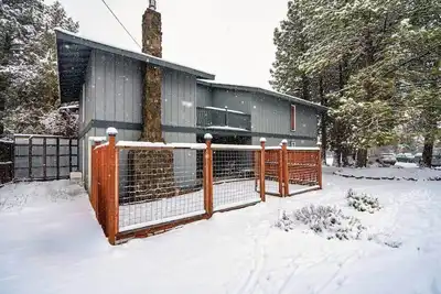 Cozy mid-century getaway near Downtown