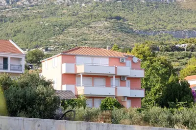 Image de Appartement de deux chambres avec la terrasse et la vue sur le mer Kastel Kambelovac, Kastela (A-23397-b)