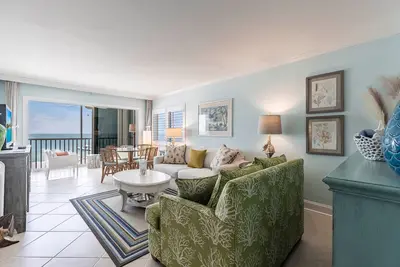 Image de Beautiful water-front condo with private W/D, WiFi, Shared Pool & Sunset Views