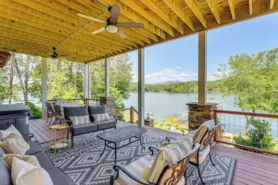 Image de Lakefront Hiawassee Gem: Boat Dock w/ Rooftop Deck