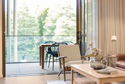 Image de Luxe 2-Bed Inner-City Abode with Alfresco Dining