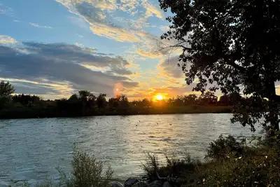 Image de Riverside Haven in Quarry Park. Classy bungalow close to fun & nature.