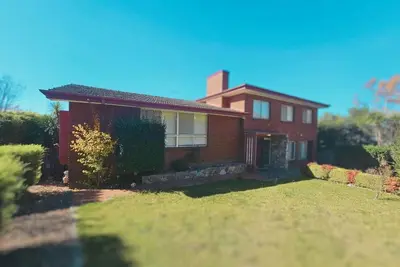 Image de 6 Bedroom 2 Bathroom Large Home @Pearce