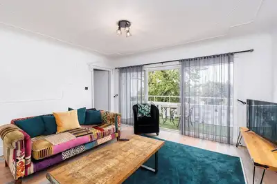 Chic 3br Home with Balcony & Free Parking