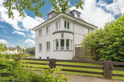 Image de Ferienhaus \"dat Witte Hus am Friedrichberg\" in Husum für bis zu 12 Personen