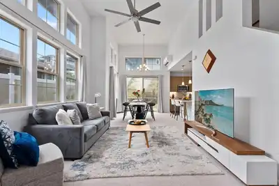 Image de @Marbella Lane - Elegant 3br w/ Marvelous Views
