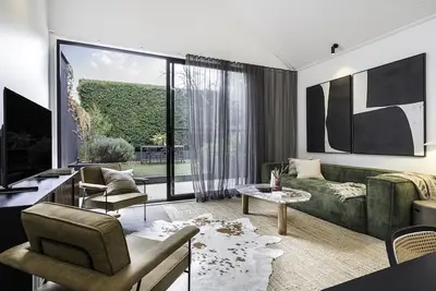 Image de StayCentral - Poets Corner in Elwood - Burns St, Elwood, Vic - 4 Bedrooms, 4 Beds, 2 Bathrooms, Street parking available (none allocated).