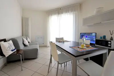 Image de Bilocale con balcone Mina 6