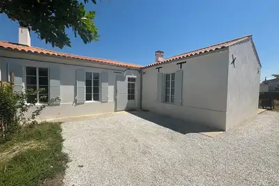 Image de Maison neuve avec grand jardin, la plage à pied.