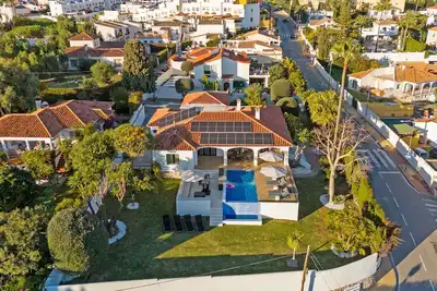 Luxury villa with 7 bedrooms and sea views
