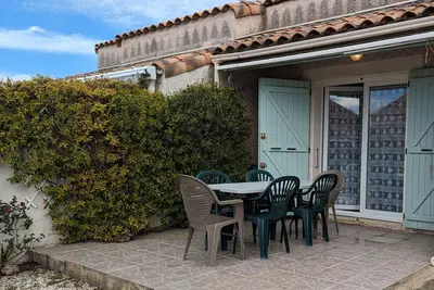 Image de Charmante Villa T3 Climatisée Proche Plage - Confort et Calme pour 6 Pers.