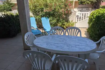 Image de Maison T4 avec garage, clim, cour arborée, confort total – 6 Pers, à 200m de la plage