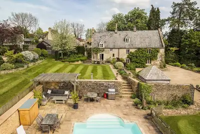Image de Luxury Manor Home with Heated Pool & Tennis Court
