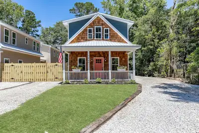 Image de Modern Coastal Retreat - New Construction 9 Minutes to Wrightsville Beach!