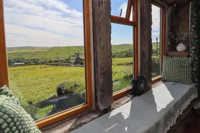 Pike View Cottage, pet friendly, with open fire in Heptonstall