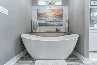 Image de Solmate -  a 4 bedroom 3  bath home that sleeps 14.