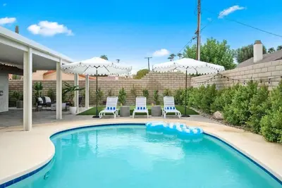 Image de La Reina Inn | Pool | Hot Tub | Putting Green