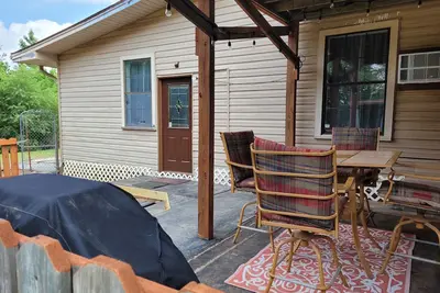 Image de Private Hide-a-way Farmhouse Apartment. Pet Friendly & Horses!