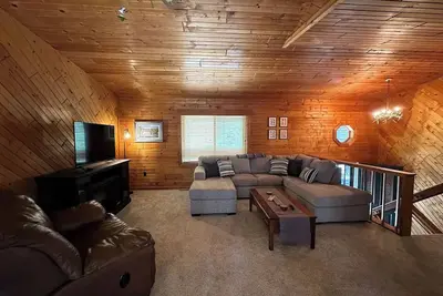 Image de Northwoods getaway! Cozy 3-bedroom cabin in peaceful Lake Tomahawk with WiFi.