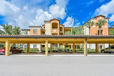 Image de New 2 Bedroom 2 Bath Bonita National Condo. Top Floor Corner Unit, Amazing Views