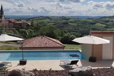 Image de Gite Tt Confort \nPROCHE Millau \/ Roquefort\nVUE Panoramique Piscine Chauffee