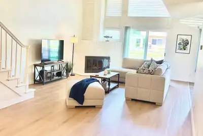 Image de Peaceful Water Front home minutes away from the beach in gated community