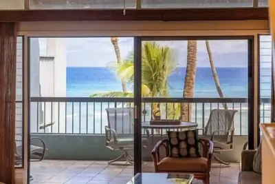 Image de Beautifully updated 2 bedroom beachfront condo @ Hale Mahina\n\n