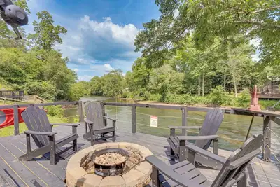 Image de Private Hot Tub: Riverfront Cabin in Murphy