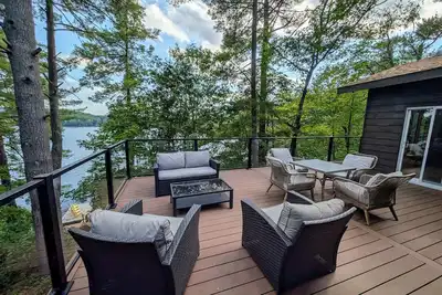 Image de Stunning, spacious and serene lakefront cottage!
