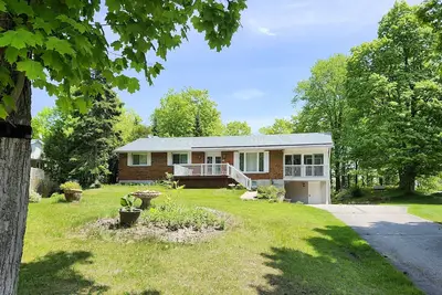 Image de 3 minute walk to 11 kms of Sauble Beach and World-Class sunsets!
