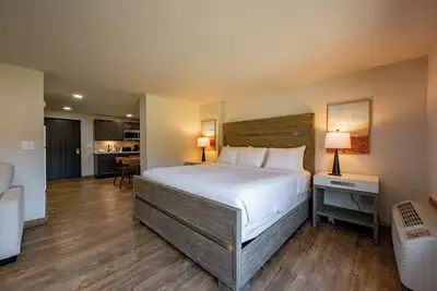 Image de Cove Creek Lodge 102: Poolside Executive King Suite