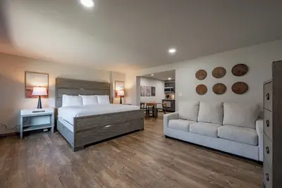 Image de Cove Creek Lodge 103: Poolside Executive King Suite