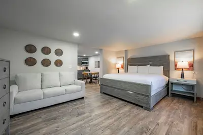Image de Cove Creek Lodge 107: Lakeside Executive King Suite