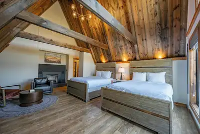 Image de Cove Creek Lodge 201: Poolside Double Queen Fireplace Room