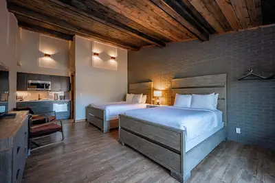 Image de Cove Creek Lodge 205: Poolside Double Queen Room