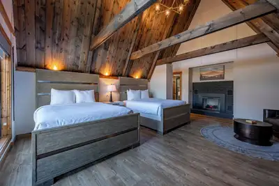 Image de Cove Creek Lodge 210: Standard Double Queen Fireplace Room